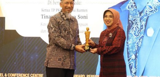Tinawati Andra Soni Raih Kartini Awards Atas Dedikasi Pemberdayaan Perempuan dan Keluarga