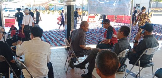 Gapasdap Merak Bagikan 2500 Paket Daging Kurban untuk Ribuan Warga Sekitar Pelabuhan