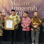 SMSI Anugerahkan Penghargaan Sahabat Pers Indonesia kepada Bahrul Ulum