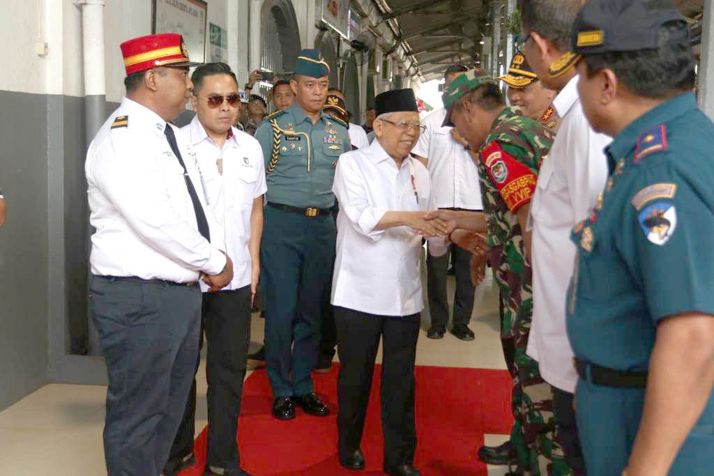 Kasdam lll Siliwangi Sambut Kedatangan Wakil Presiden K.H. Ma'ruf Amin